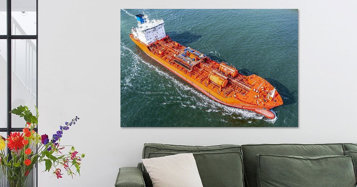 tanker-schip-vaart-de-haven-van-ijmuiden-binnen-van-bovenaf-gezien-van
